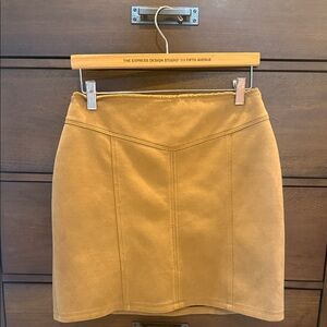 White House Black Market Camel suede-feel  Mini Skirt Sz 6P